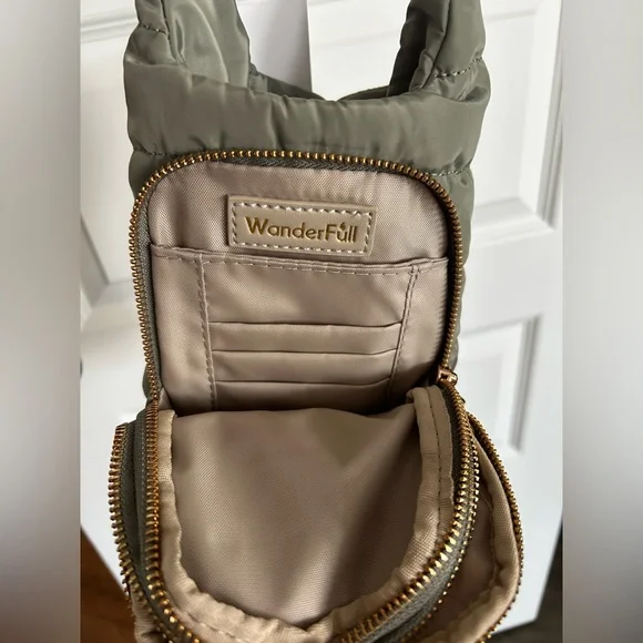 Wanderfull Quilted Sage Crossbody Convertible Hydrobag Waterbottle Purse NWT - Picture 15 of 16